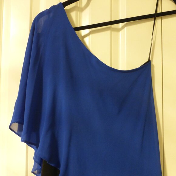LE CHATEAU royal blue and black one shoulder chiffon top - Picture 2 of 10